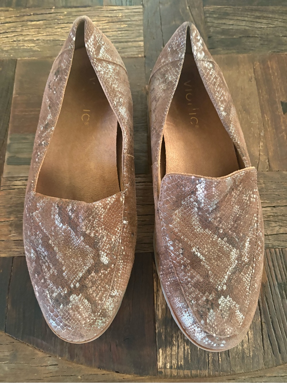 Vionic 7.5 Wide Women's Brown Snake-Print Slip-On Loafers